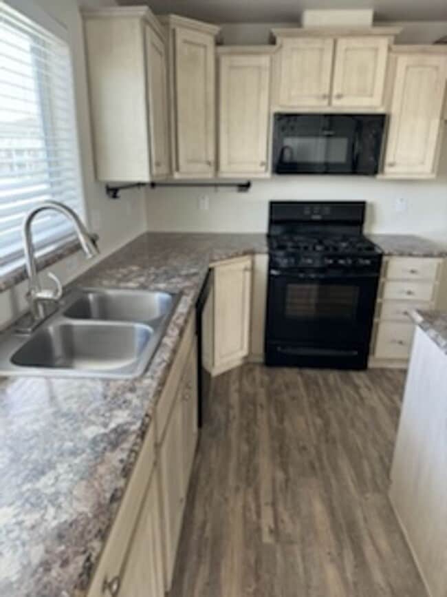 Building Photo - A gem of a home in Boardman