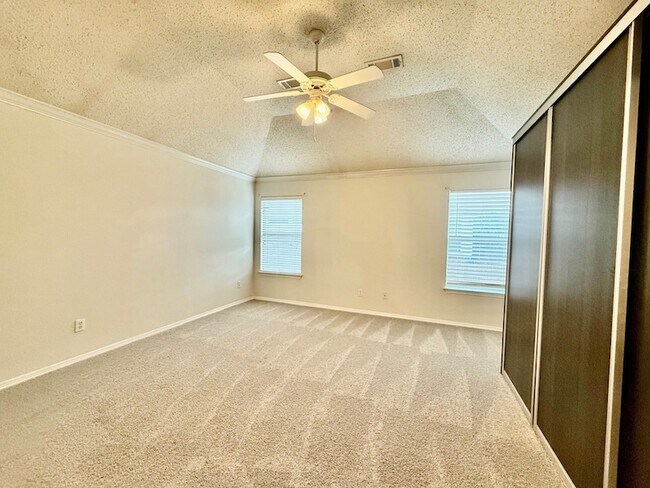 Building Photo - 3900 Braxton Ln