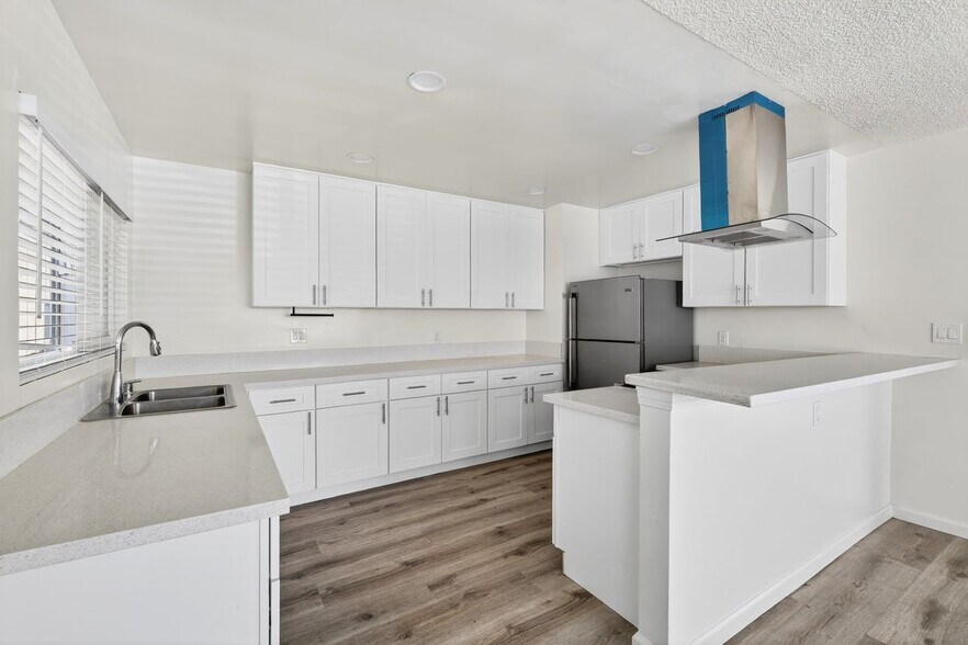 Building Photo - 425 W Regent St