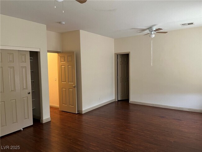 Building Photo - 5764 Yellowcrest Ct