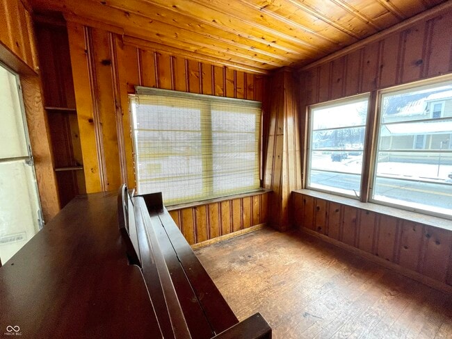 Building Photo - 501 N Alameda Ave