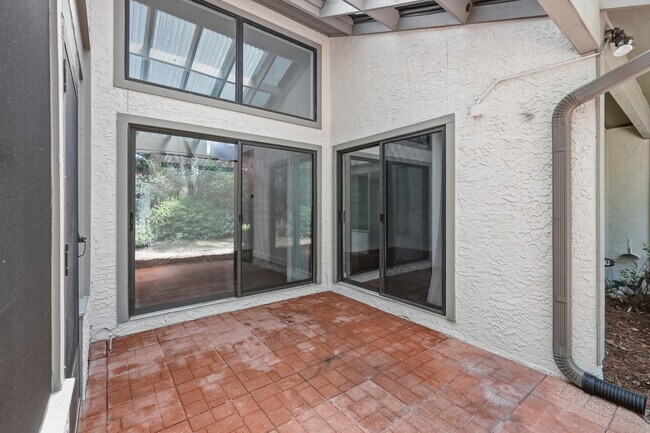 Building Photo - 114 Gleneagles Dr
