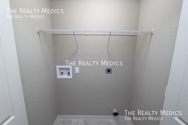 Building Photo - 15593 SW 48th Ave