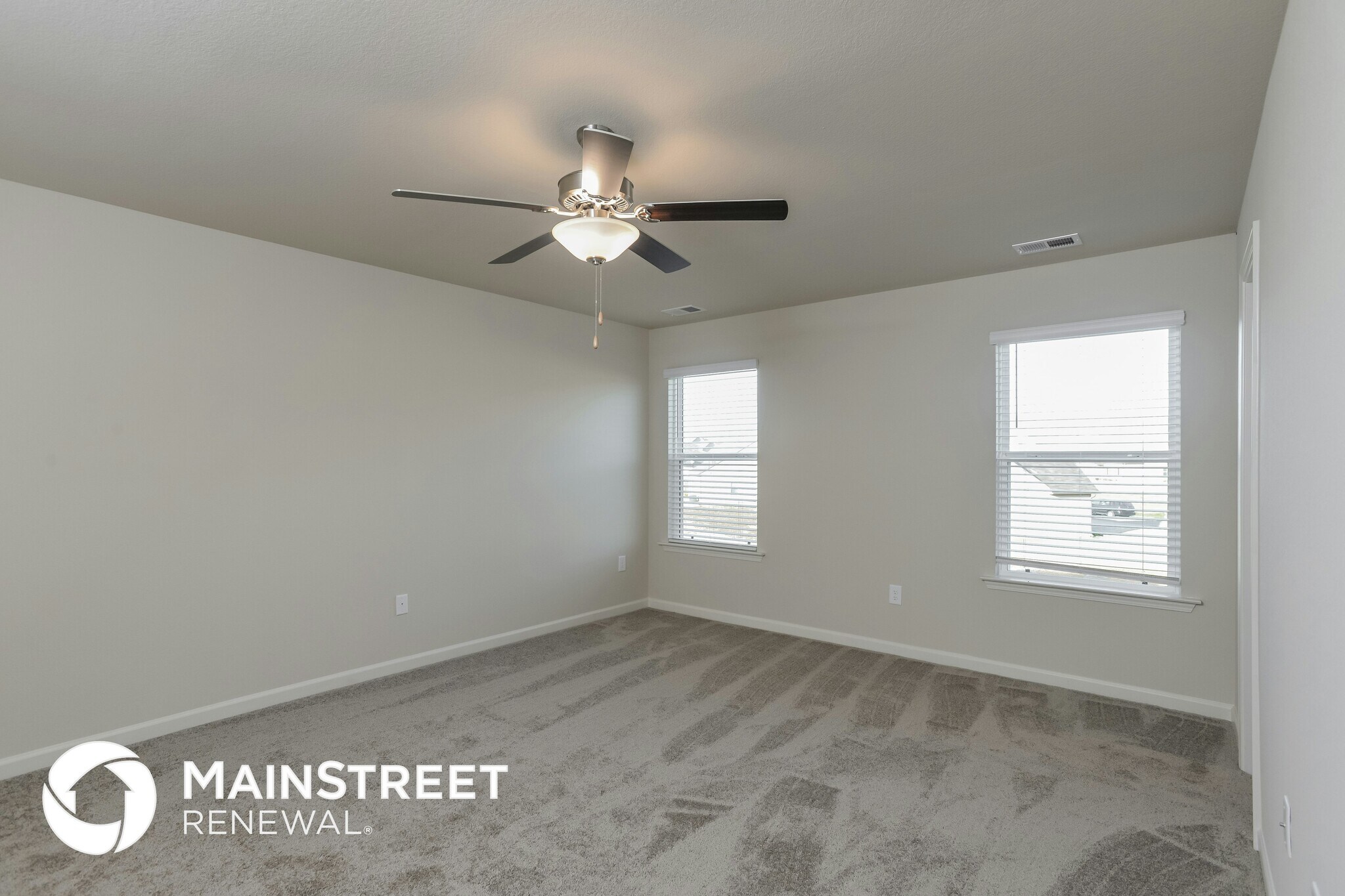 Building Photo - 555 Clover Cir