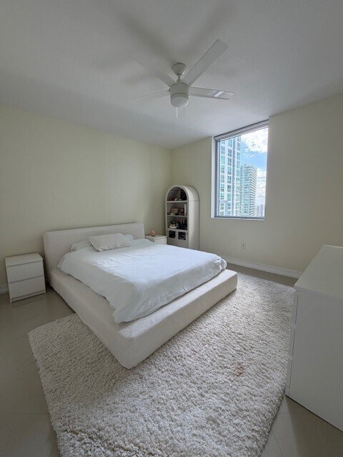 Building Photo - 1060 Brickell Ave