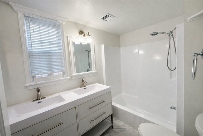 Building Photo - 78 Dalby St