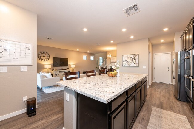 Building Photo - Furnished 3 bedroom house In Summerlin Gat...