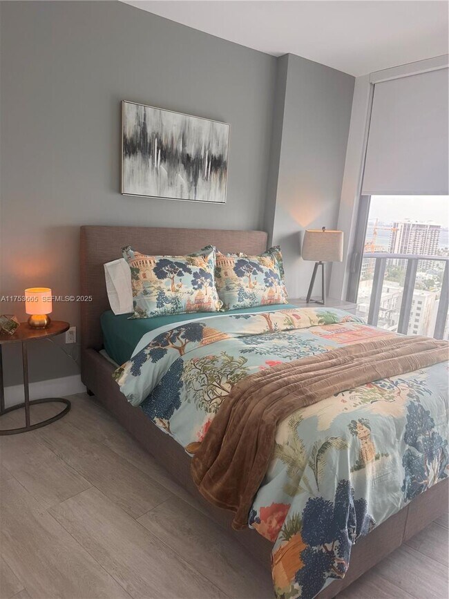 Building Photo - 121 NE 34th St