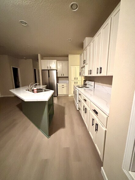 Building Photo - 5119 NE 90th St