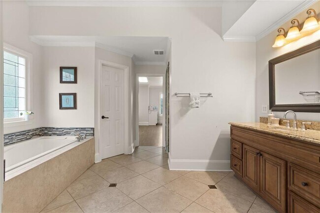 Building Photo - 415 Lyerly Pointe