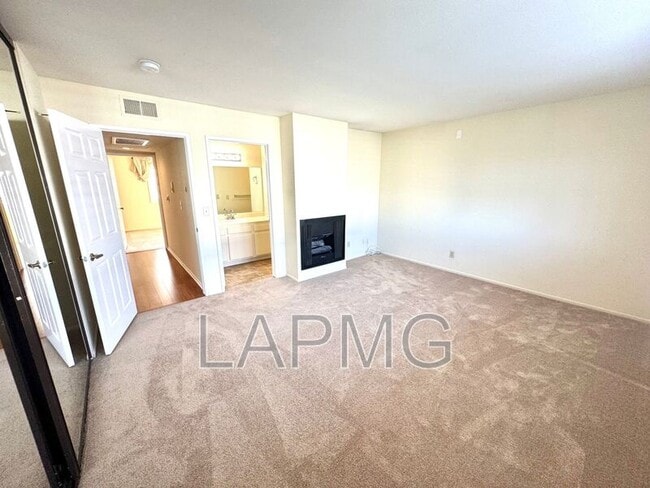 Building Photo - 12251 Moorpark St