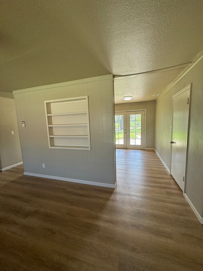 Building Photo - CUTE 3 BED 2 BATH IN COTTONWOOD, CA