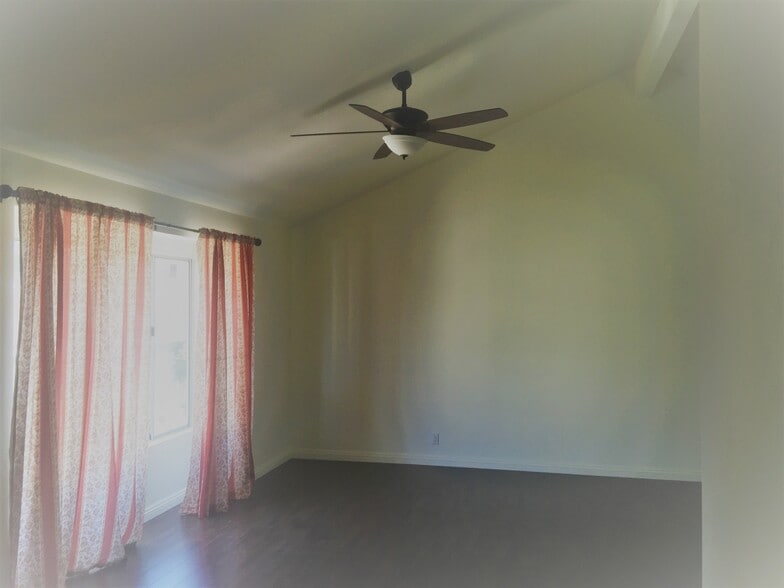 Master Bedroom - 1815 Morgan Ln