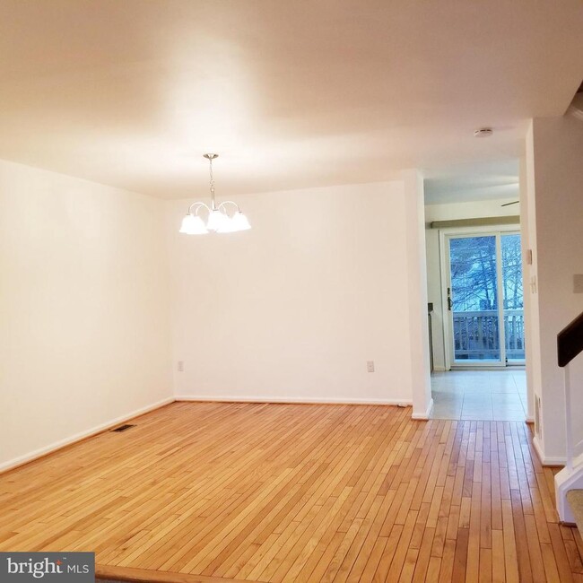 Building Photo - 10401 Storch Dr