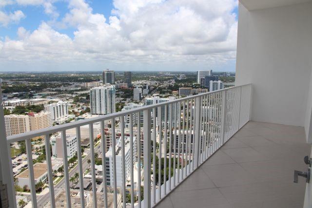 Building Photo - 2020 N Bayshore Dr