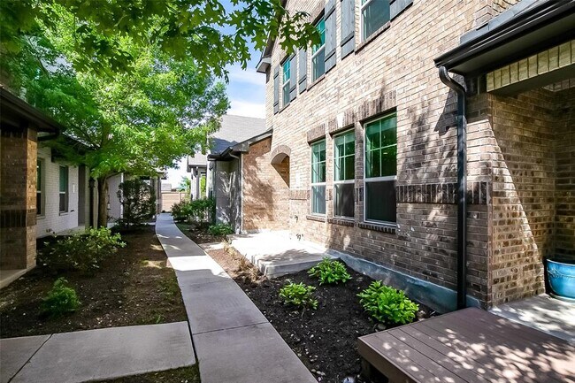 Building Photo - 7220 Wyoming Springs Dr