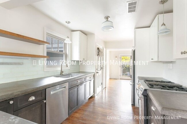 Building Photo - 7096 N Cambridge Ave