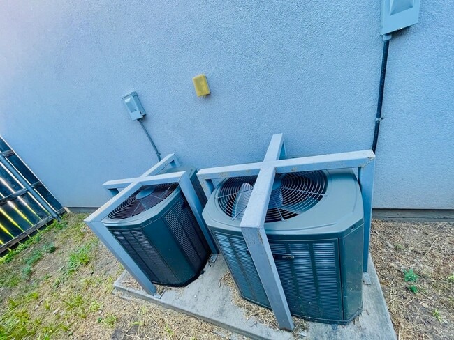 Building Photo - 1918 Aransas Pass Dr