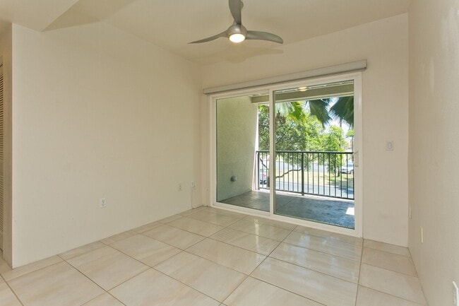 Building Photo - Wonderfully located - Three bedroom two ba...