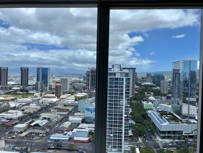 Building Photo - 1009 Kapiolani Blvd