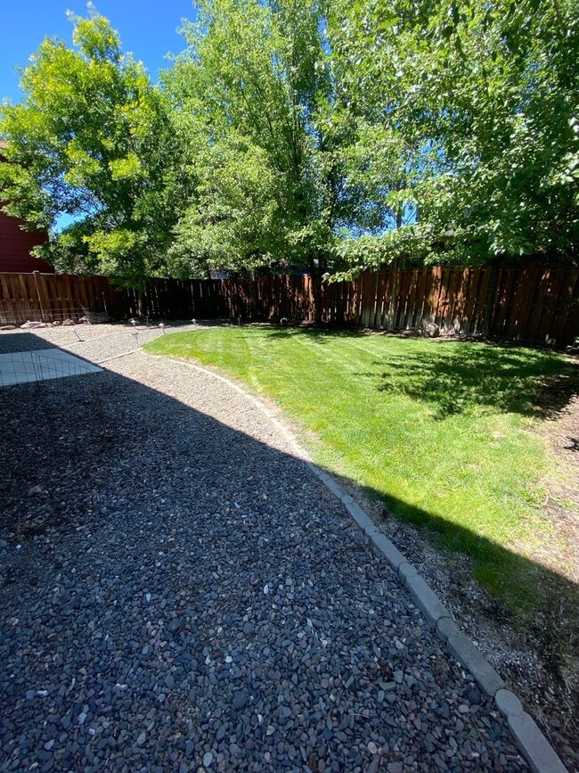 Building Photo - NE House Pet Friendly, 4 Bdrm, 2.5 Bath, Bonus Room, Office, Gas Heat/fireplace, A/C