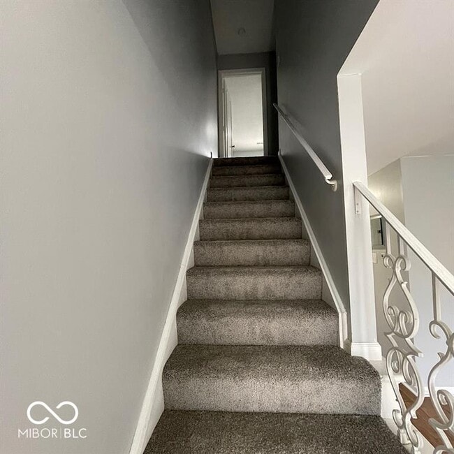 Building Photo - 1155 Canterbury Square S