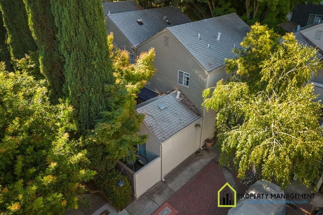 Building Photo - Remodeled Downtown Condo Rental