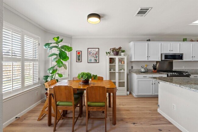 Building Photo - 3600 Malone Dr