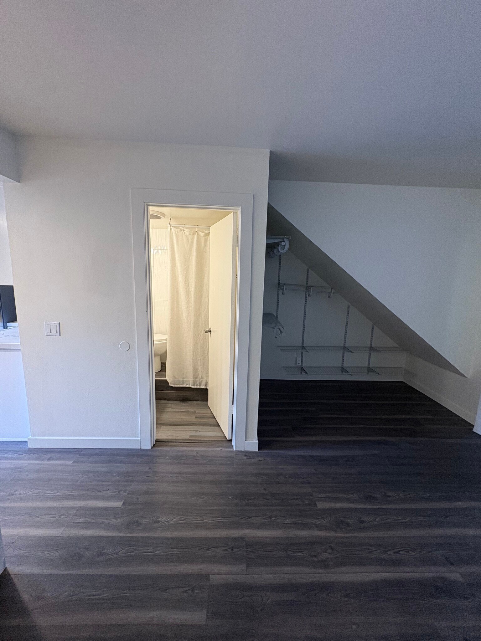 Bathroom + storage - 1408 Everton Pl