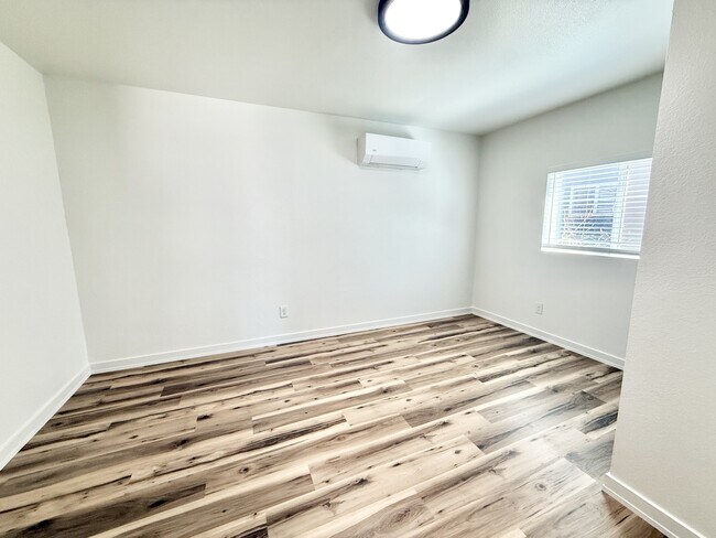 Building Photo - 2442 Mountain View Dr