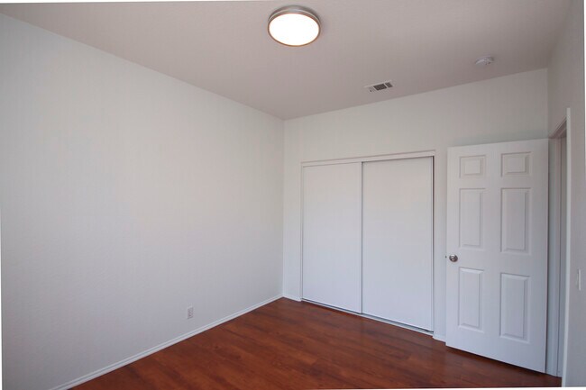 Building Photo - 1100 Rosewalk Way