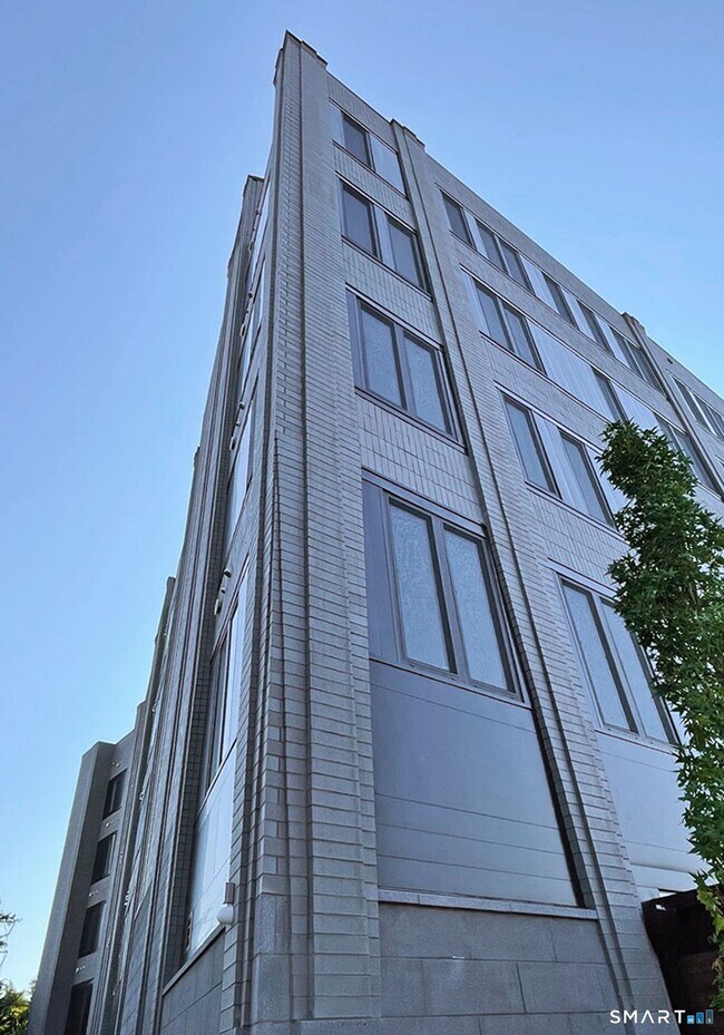 Building Photo - 78 Unquowa Pl