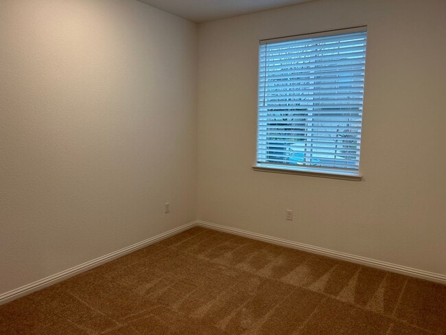 Building Photo - Beautiful 4 Bedroom 3 Bath Brentwood Home