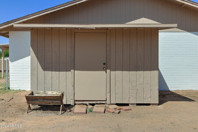 Building Photo - 5111 W Beverly Ln