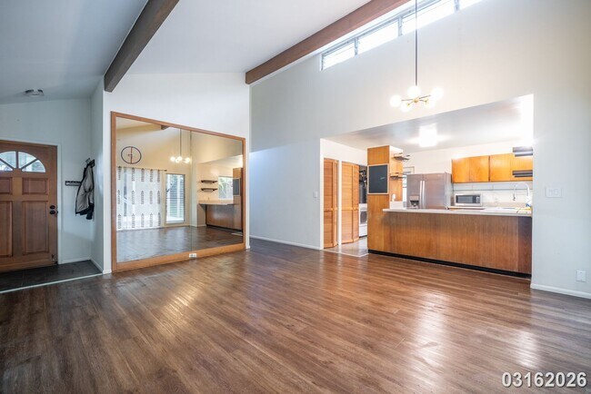 Building Photo - 4 Bed 3 Bath in Kalihi Valley