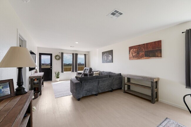 Building Photo - "NO RENT UNTIL SEP 1! Charming 4-Bedroom Oasis with 2 Full Baths in Converse - 1500 Sq Ft of Comf...