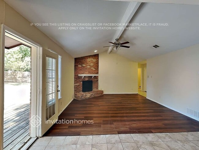 Building Photo - 1229 N Creek Dr