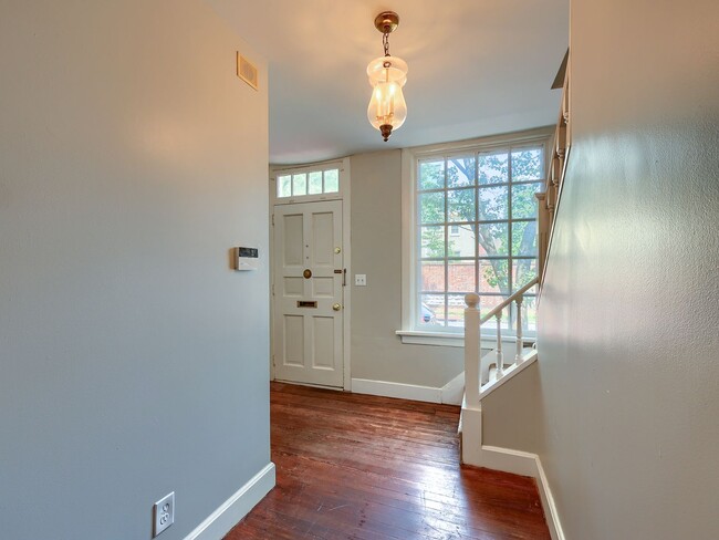 Building Photo - Spacious 3 Bedroom Single Family Home in the Capital District