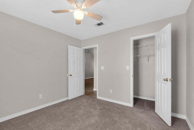 Building Photo - "Charming 3-Bed Retreat with 2 Full Baths in Fort Walton Beach!"