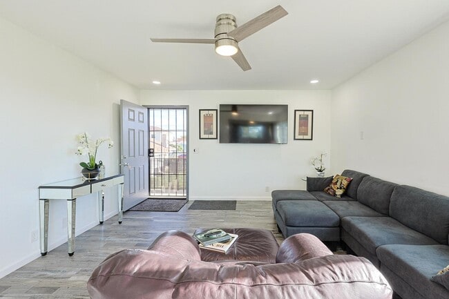 Building Photo - 2437 D Ave