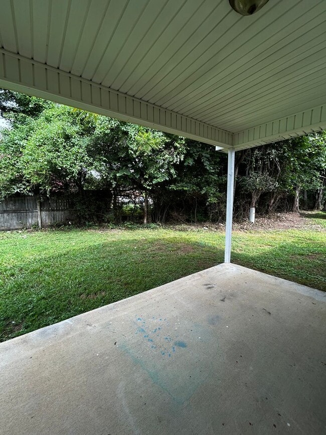 Building Photo - Charming 2 Bed, 1 Bath, 1 Car Garage, Cove...