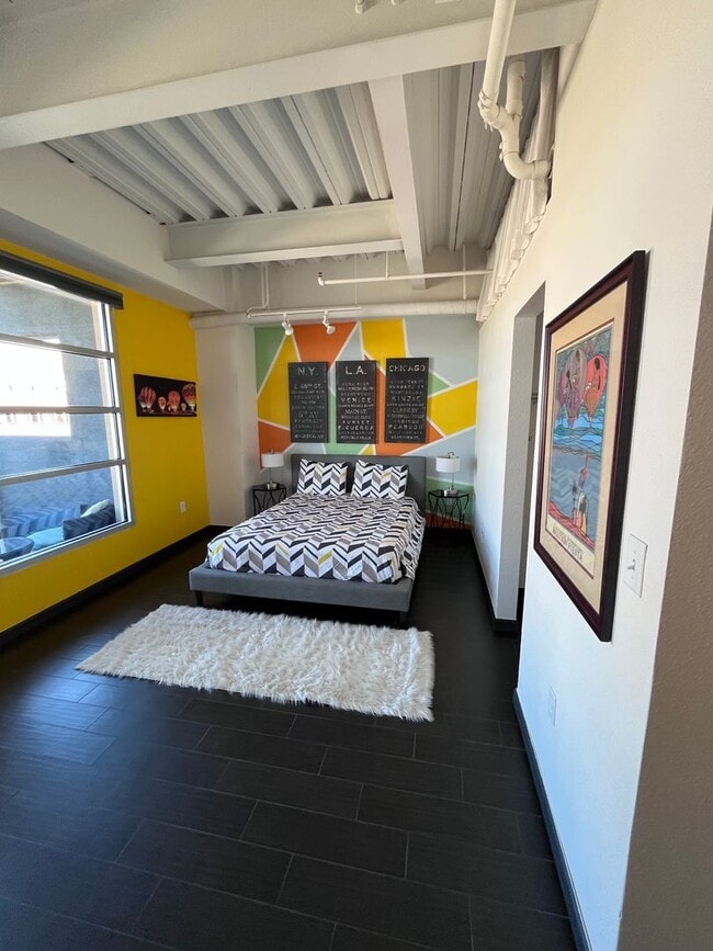 Building Photo - WOWZER Beautiful 1 bedroom Condo