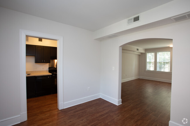 1BR, 1BA - 855 SF - Colonial Village Apartments