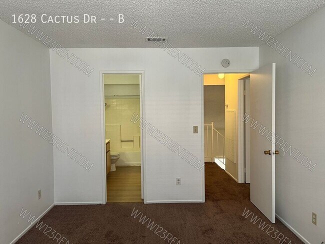 Building Photo - 1628 Cactus Dr