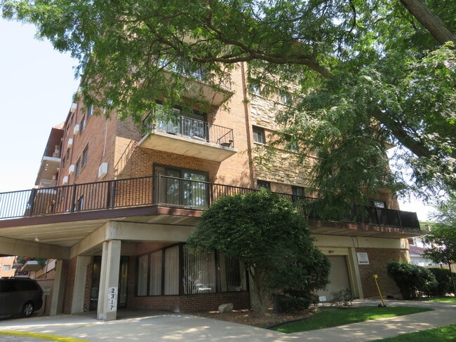 Building Photo - 2317 N Neva Ave