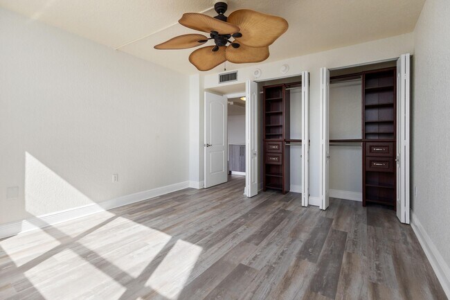 Building Photo - 5600 N Flagler Dr
