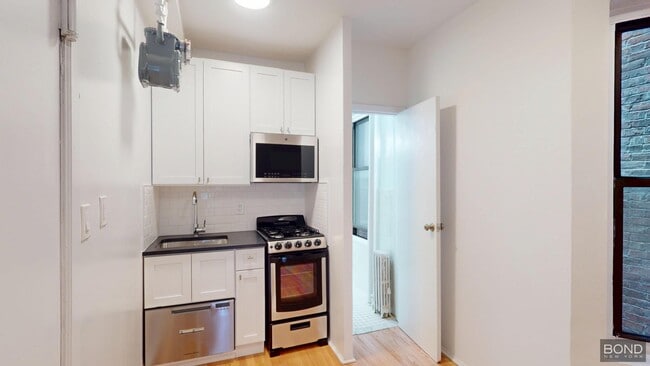 Building Photo - 429 E 73rd St