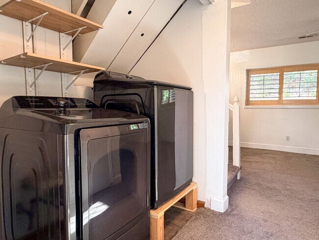 Building Photo - Updated Single-Family Home in Centennial!