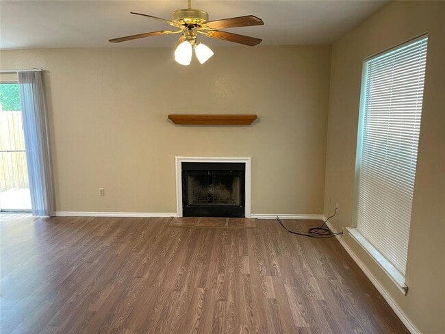 Building Photo - 2209 Creekside Ln