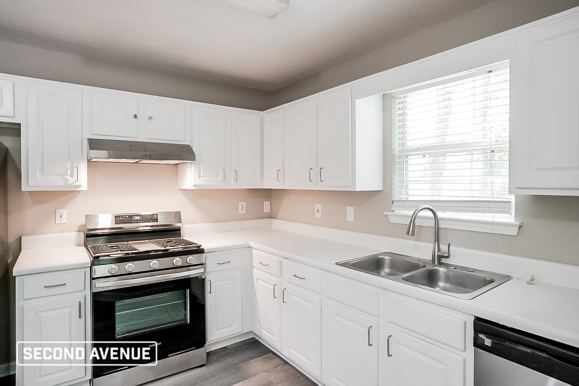 Building Photo - 6410 Hillview Ln